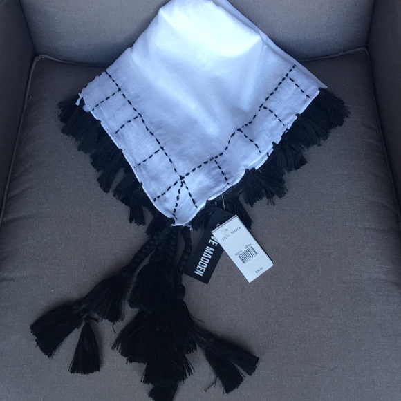 STEVE MADDEN RUNNING STITCH TASSEL SCARF WRAP - Picture 4 of 4